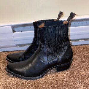 Frye Sacha Chelsea boots